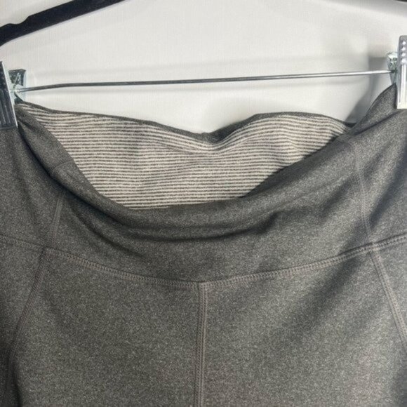 Lululemon Gather & Crow Crop Leggings Pants Size 6 Heathered Coal / Wee Stripe - Picture 4 of 6